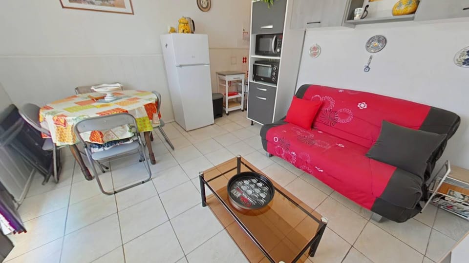Appt T2 cabine RDC avec belle terrasse Cabin in Fleury