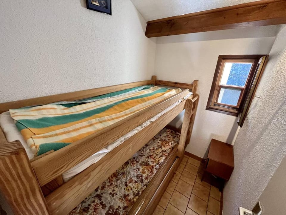 Bed, Photo of the whole room, Bedroom, bunk bed