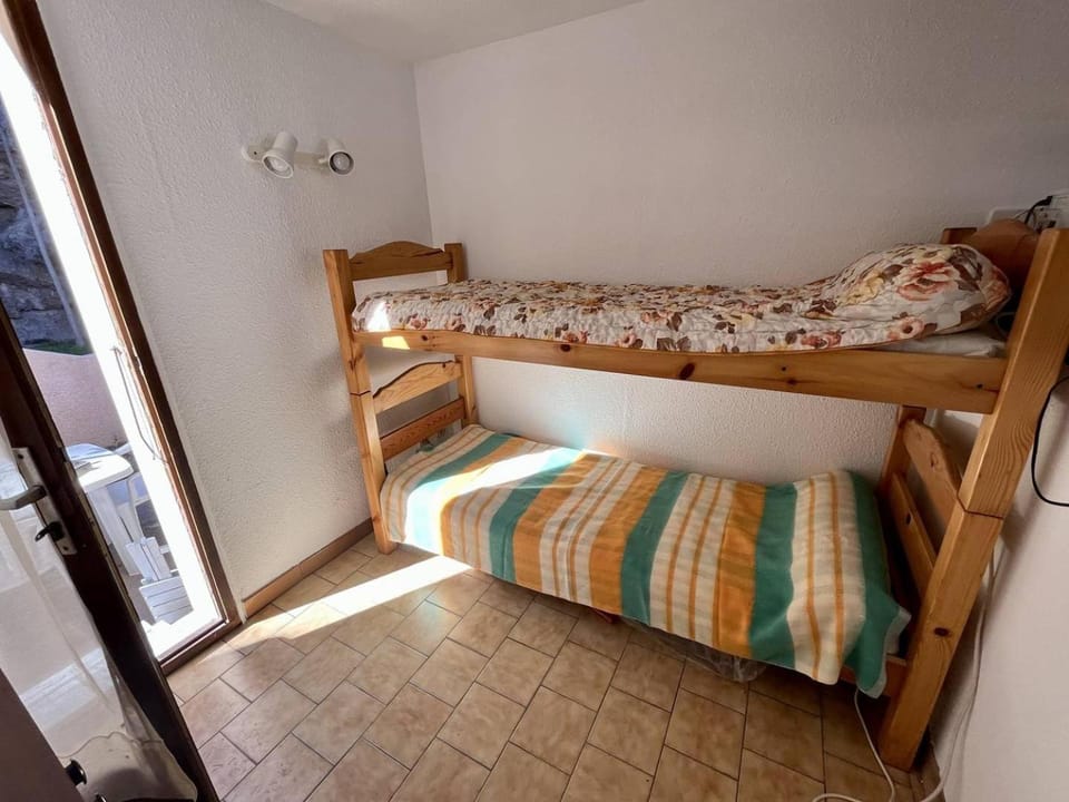 Bed, Photo of the whole room, Bedroom, bunk bed