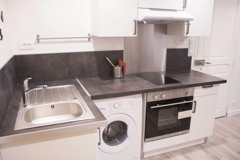 Kitchen or kitchenette, stove