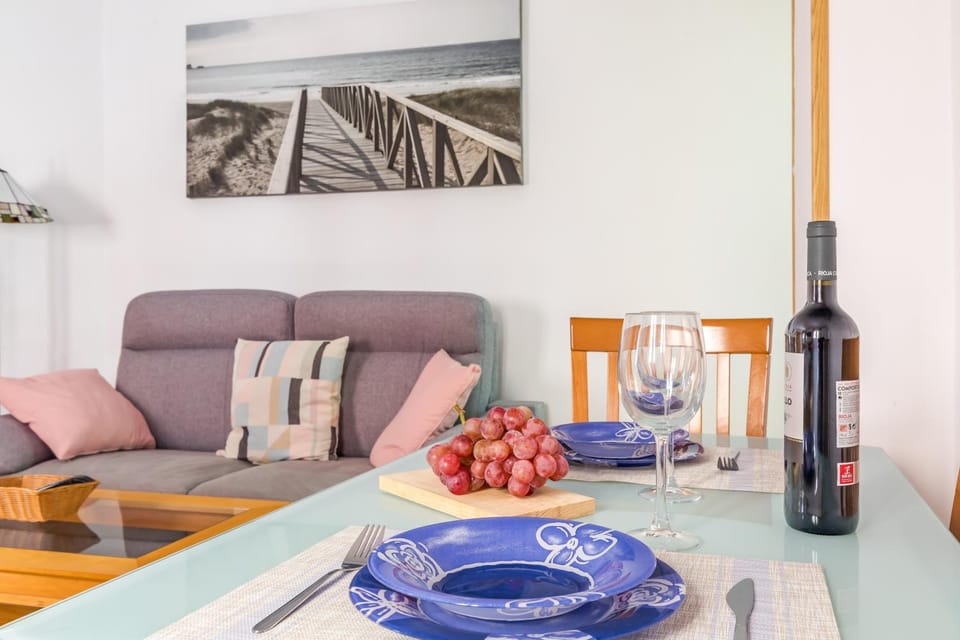 Living room, Food and drinks, Dining area