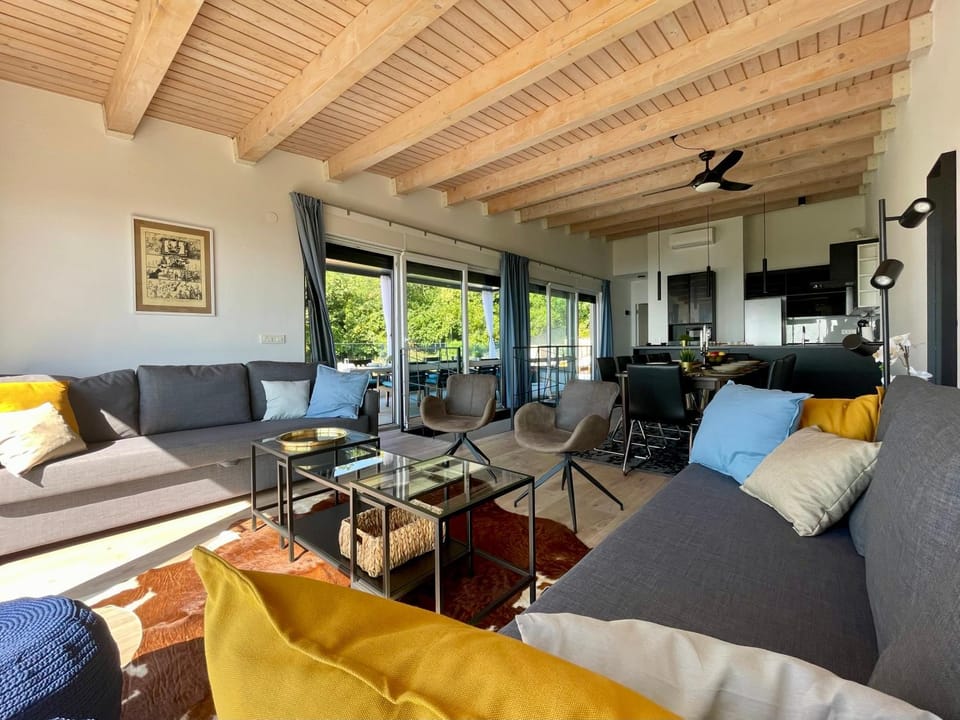 Communal lounge/ TV room, Living room, Seating area, Dining area, Sea view