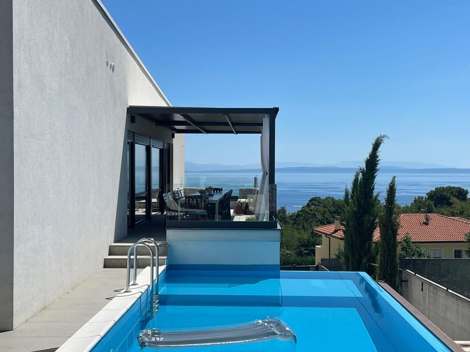 Balcony/Terrace, Sea view, Swimming pool