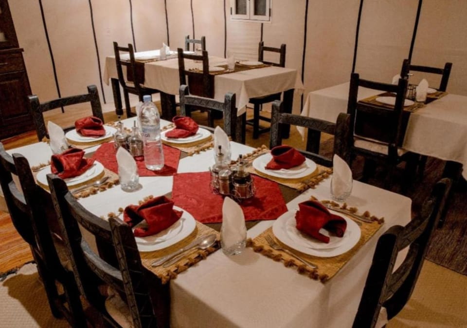 Restaurant/places to eat, Food and drinks, Banquet/Function facilities, Food, Drinks