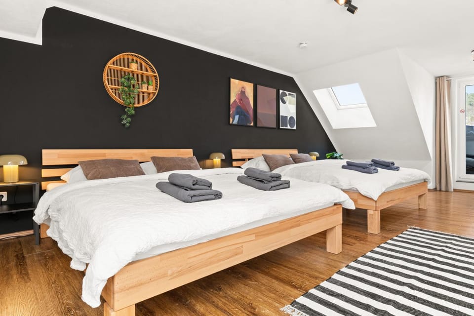 Bed, Bedroom, towels, wardrobe