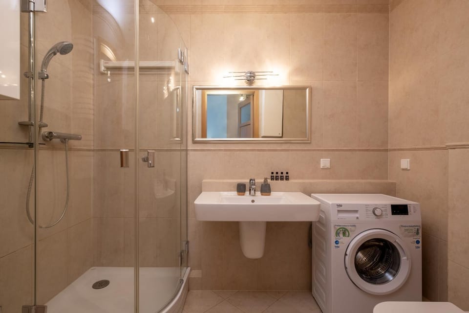 Shower, Toilet, Bathroom, washing machine