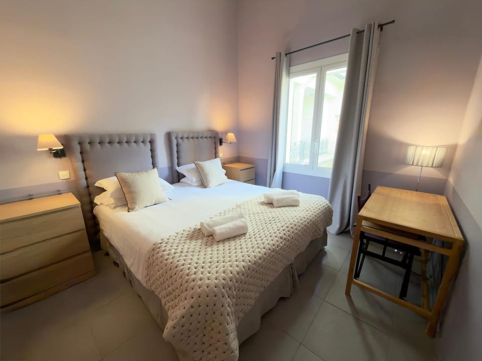Seating area, Bedroom