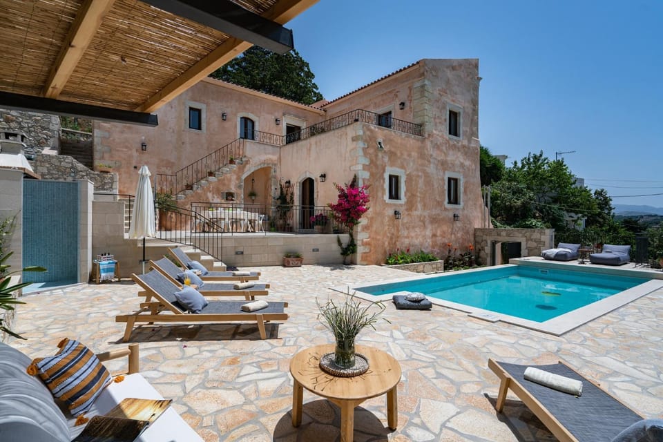 Patio, Day, Natural landscape, Pool view, Swimming pool, sunbed