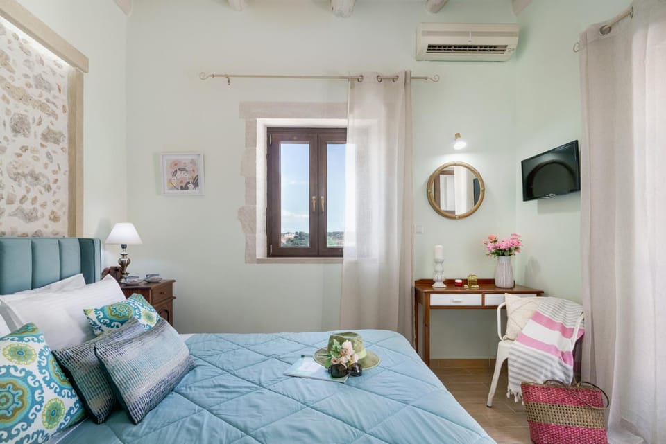 Bed, TV and multimedia, Bedroom, hair dresser, air conditioner