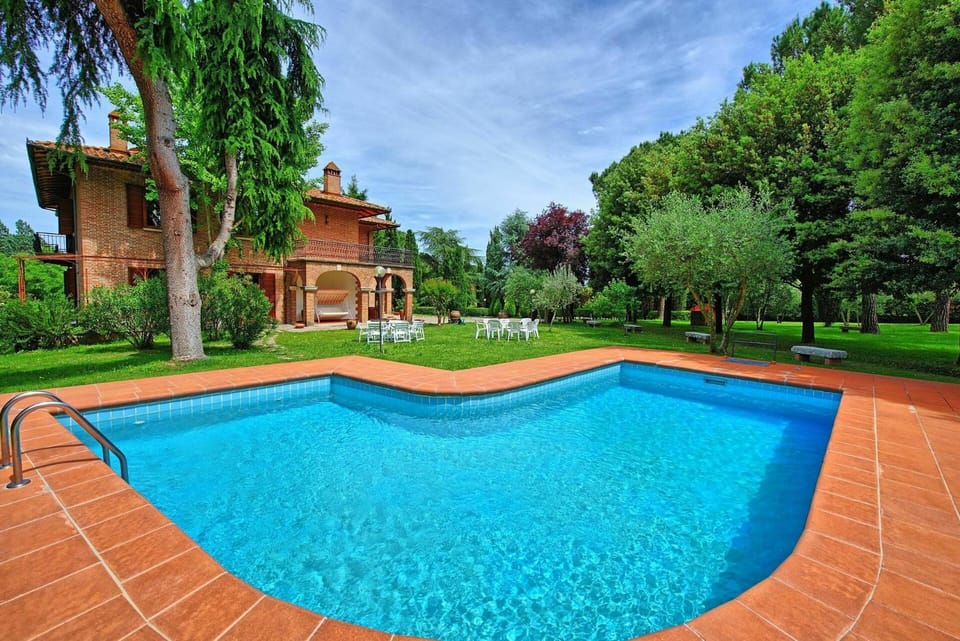 Property building, Garden, Garden view, Pool view, Swimming pool, sunbed