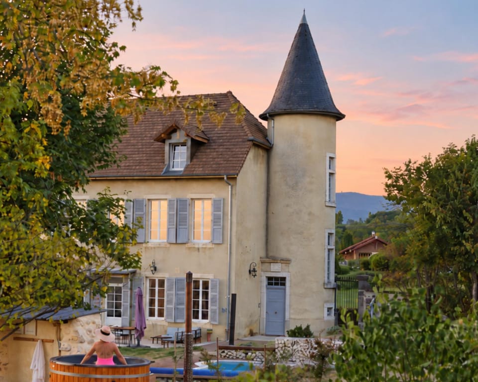 Property building, Hot Tub