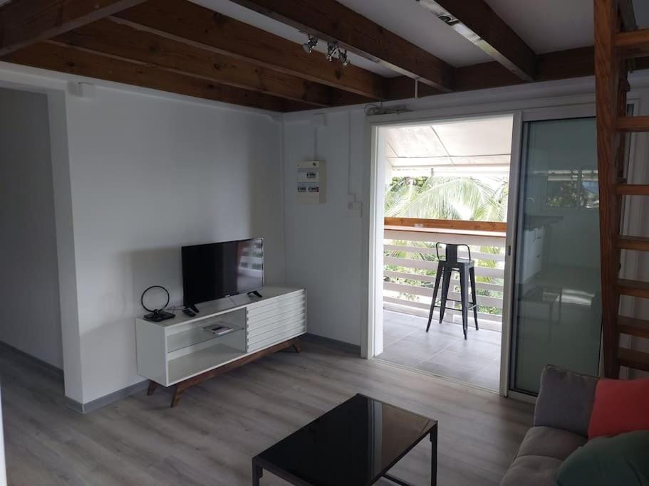 T3 2 chambres plus mezzanine Saint leu 3mn à pied du lagon Apartment in Saint-Leu