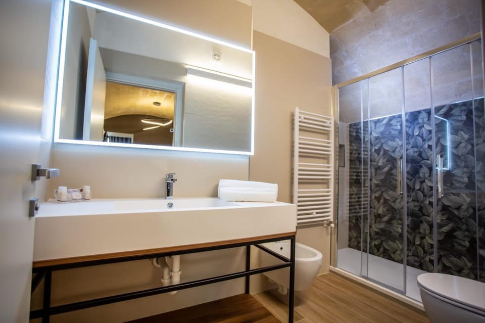 Shower, Bathroom, towels