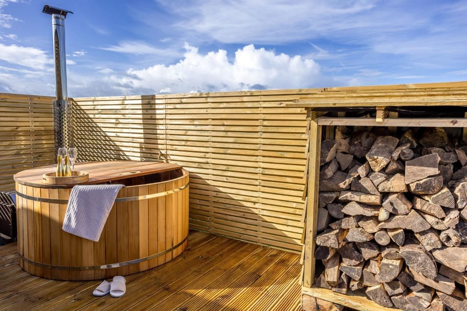 Day, Hot Tub