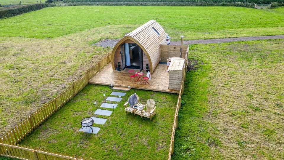 Property building, Day, Garden, Balcony/Terrace