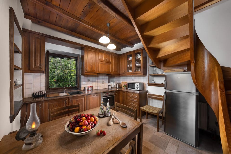 Kitchen or kitchenette, Dining area, dishwasher, minibar, pet friendly, stove, toaster