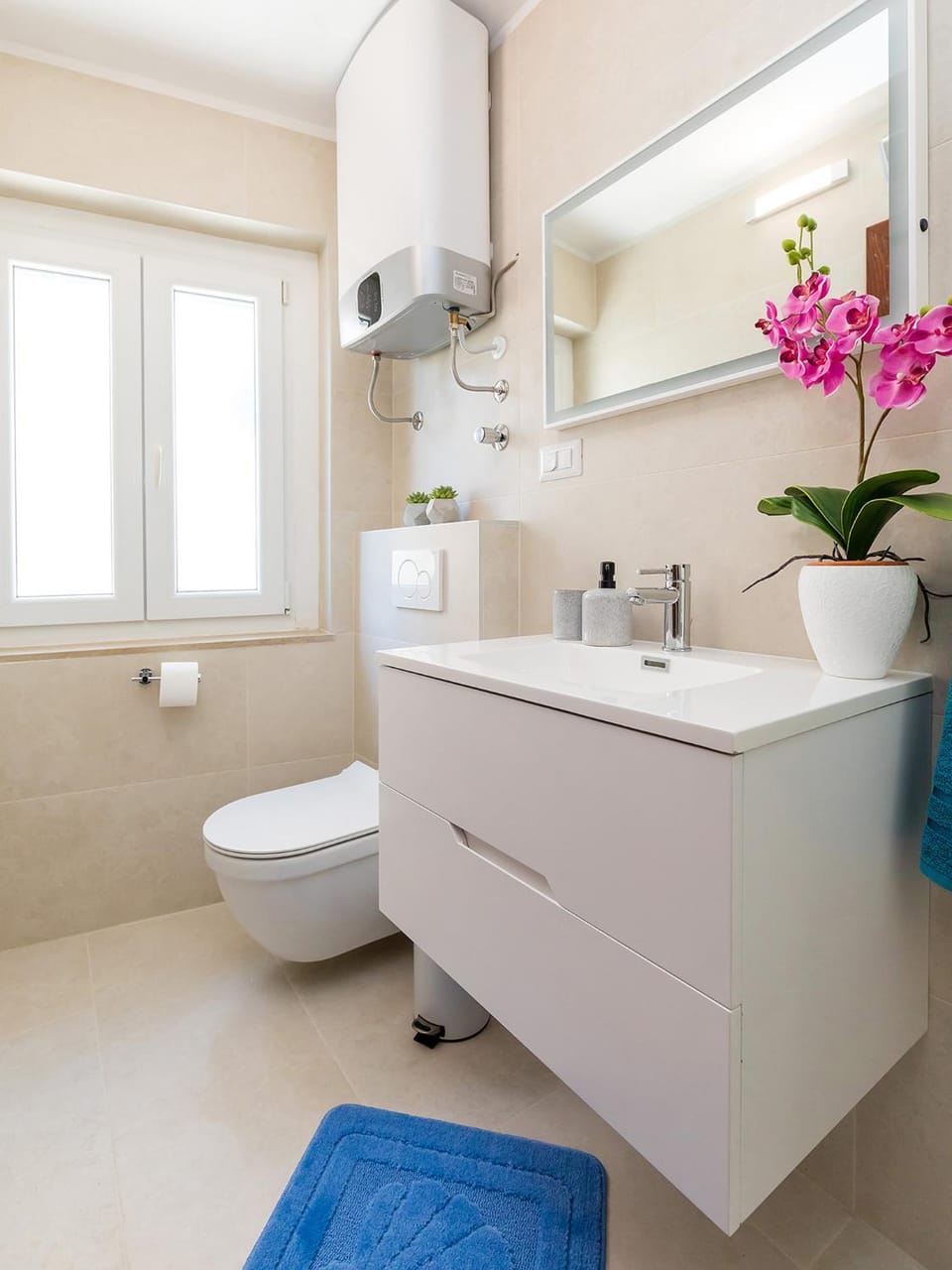 Toilet, Bathroom, towels