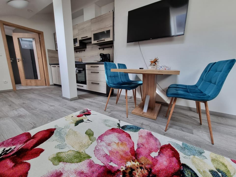 TV and multimedia, Kitchen or kitchenette, Living room, Seating area, Dining area, Evening entertainment, pet friendly