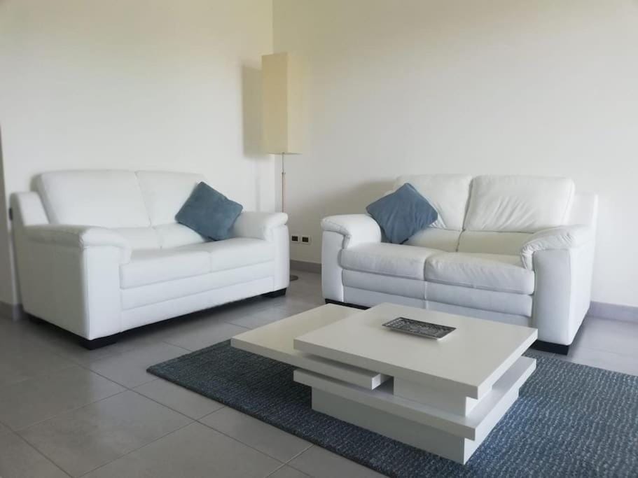 White-blue vibes, seafront 2-bedroom apt Apartment in Montesilvano