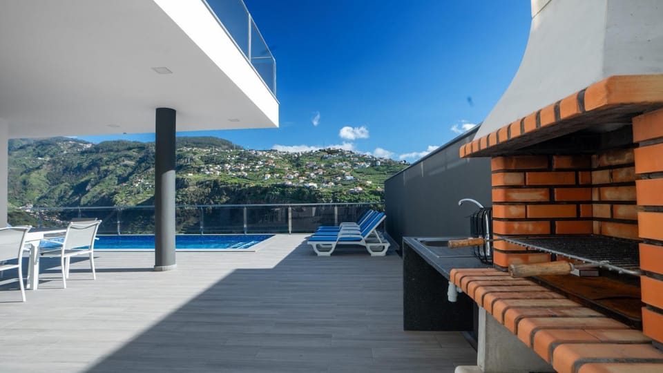 Villa Oceânica by LovelyStay Villa in Madeira District