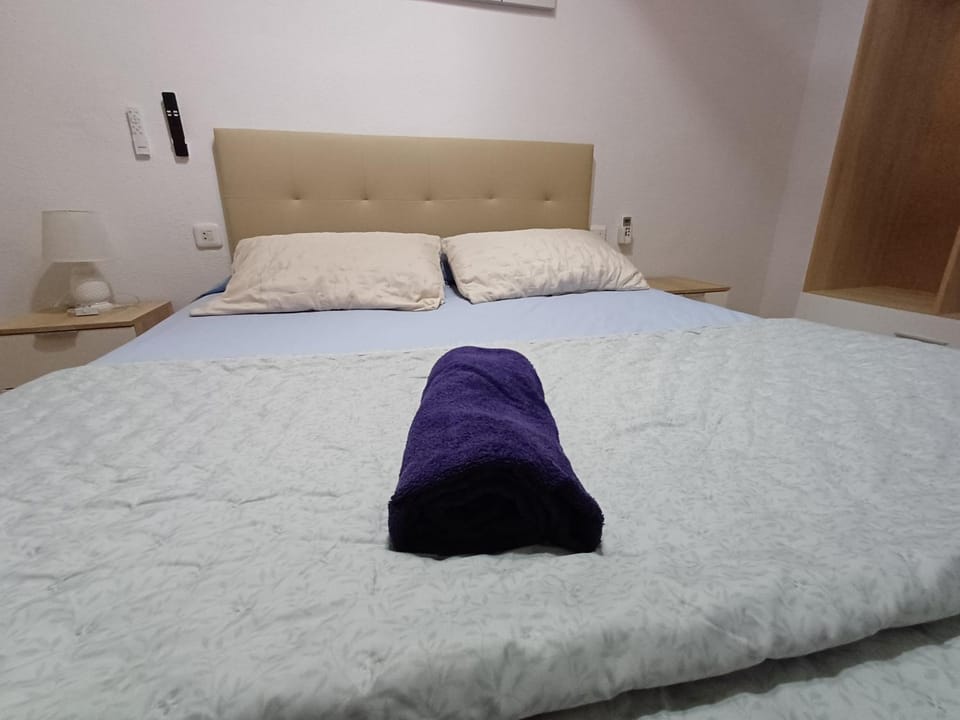 Bed, Bedroom, Parking, internet, towels, air conditioner