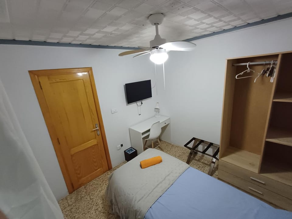 Bed, TV and multimedia, Bedroom, Parking, internet, towels