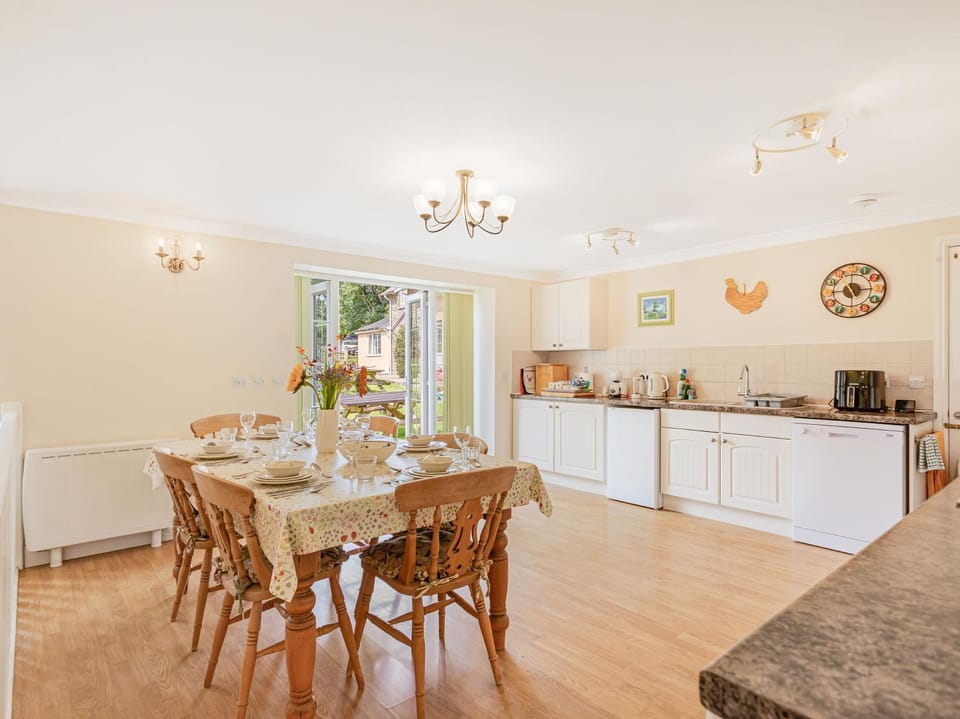 Coffee/tea facilities, Kitchen or kitchenette, Dining area, pet friendly, stove