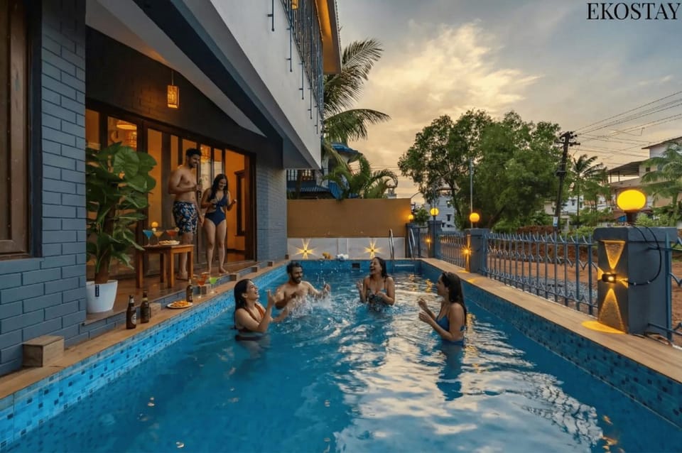 Day, People, Natural landscape, Pool view, Swimming pool, group of guests