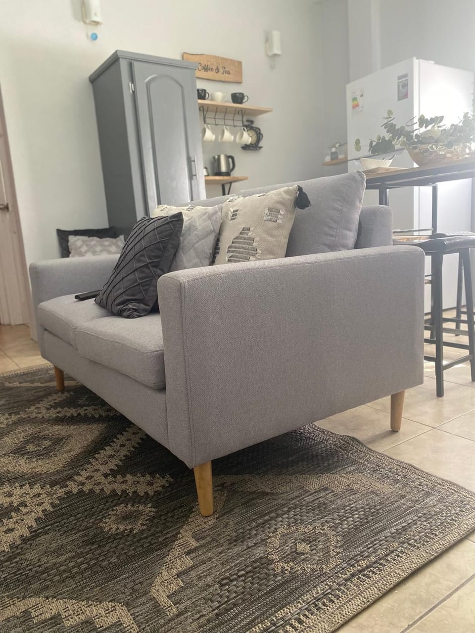 Kitchen or kitchenette, Living room, Seating area