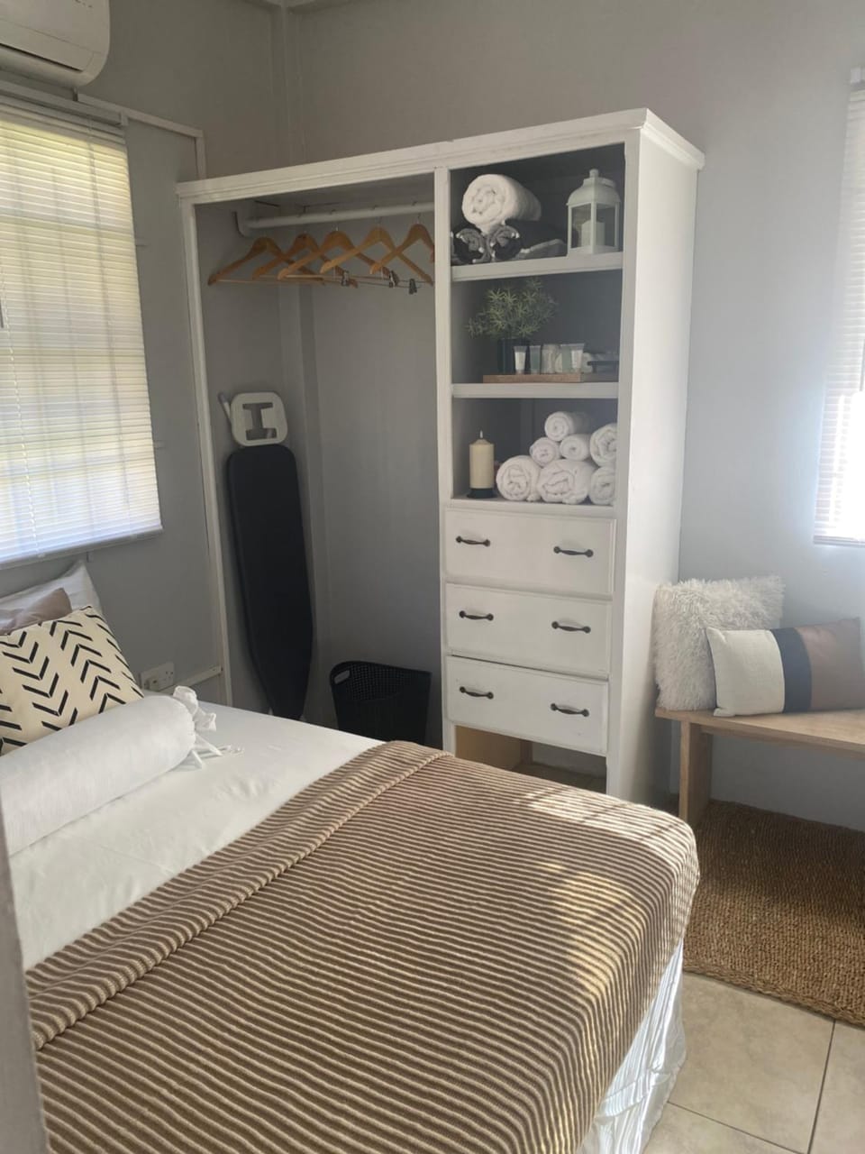 Bed, Bedroom, air conditioner