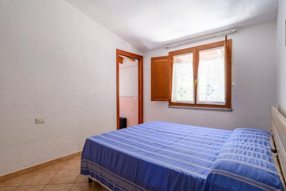 Property building, Living room, Bedroom