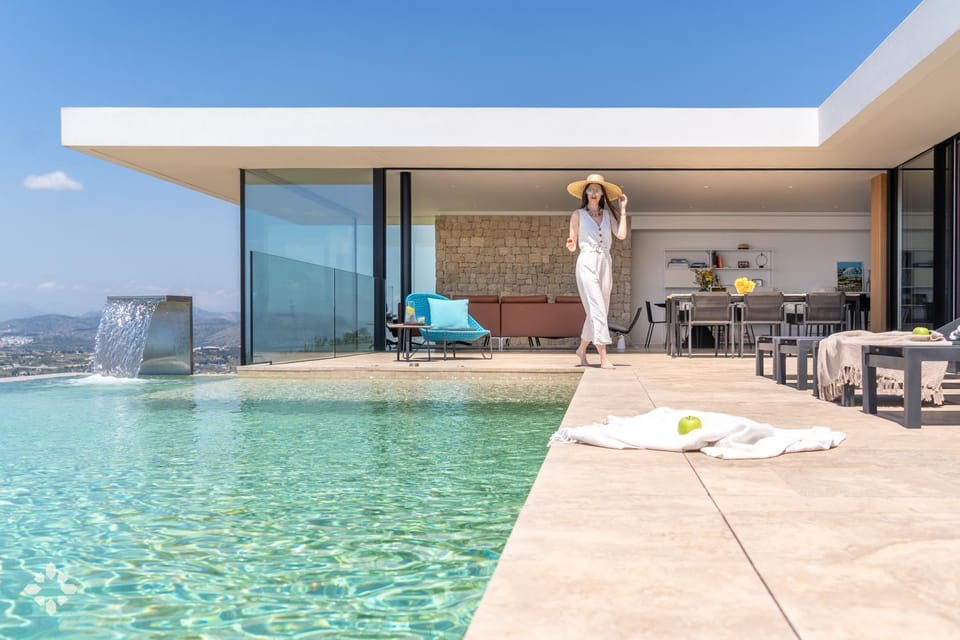 Property building, Balcony/Terrace, Guests, Pool view