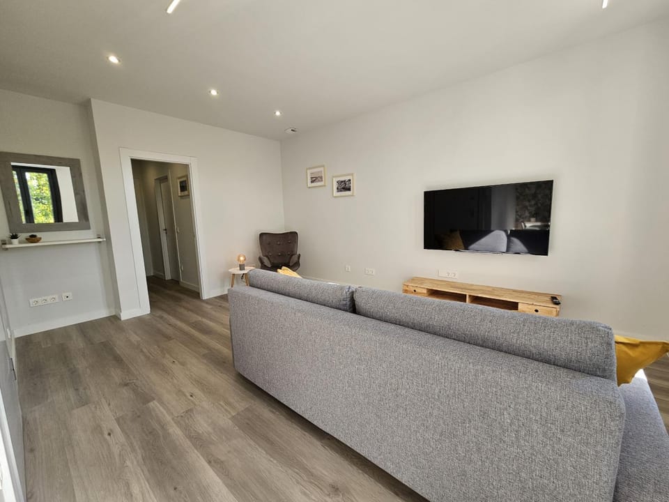1B105 Bonito apartamento en zona exclusiva by R2R Consulting Apartment in Gijón