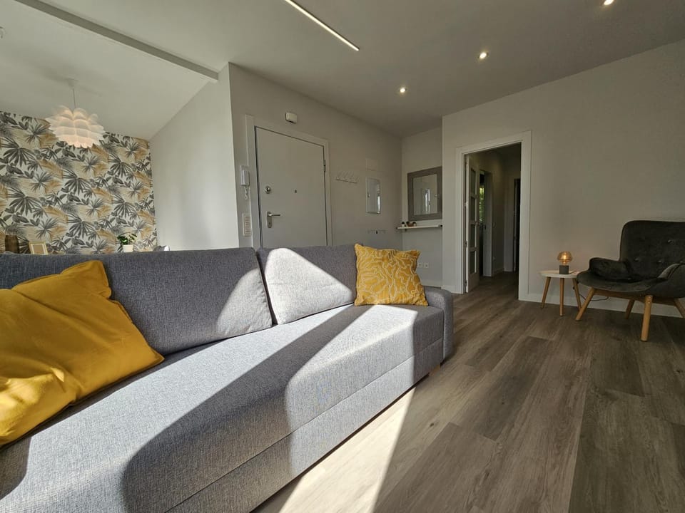 1B105 Bonito apartamento en zona exclusiva by R2R Consulting Apartment in Gijón