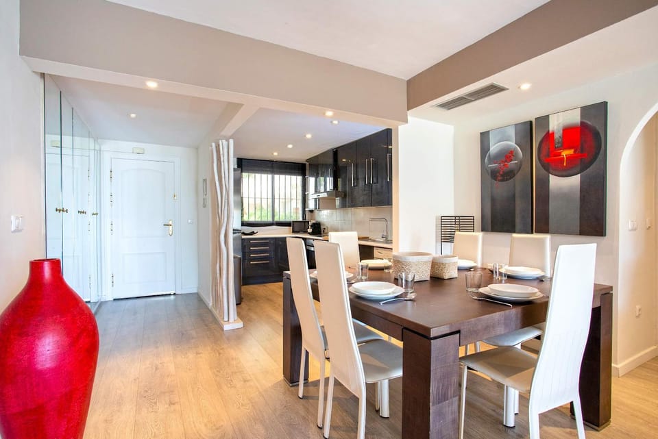 Kitchen or kitchenette, Living room, Seating area, Dining area, Dinner