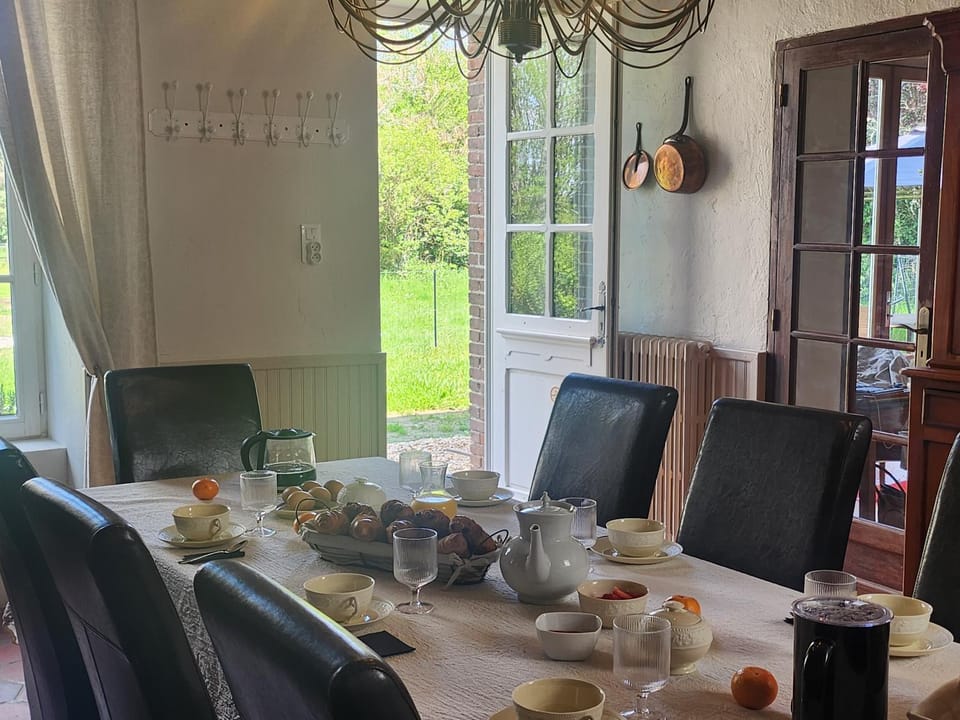 Dining area, Food, Breakfast, Continental breakfast