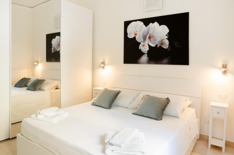 Bedroom, towels