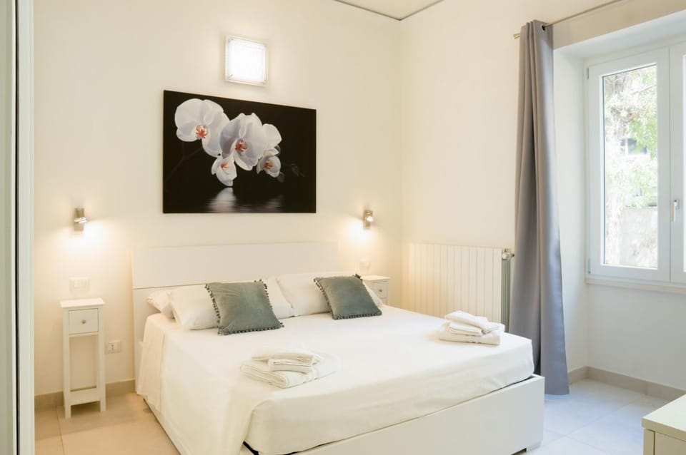 Bedroom, towels