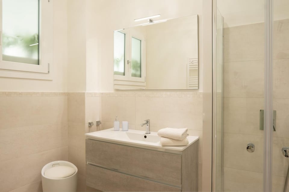 Shower, towels