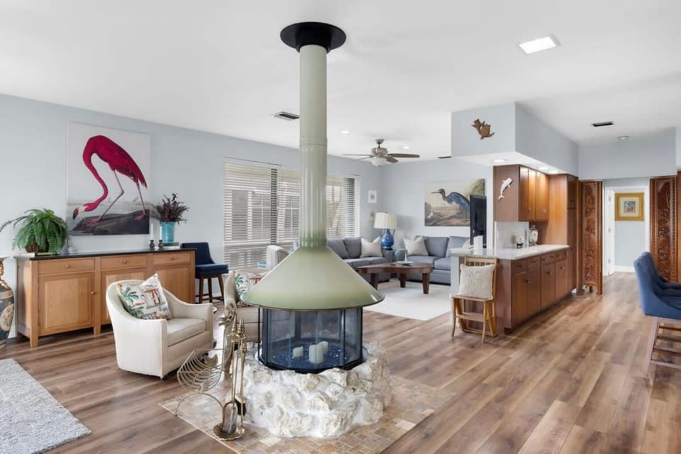 Colonel's Cottage- Sanibel Beach Retreat Fantastic Amenities House in Sanibel Island