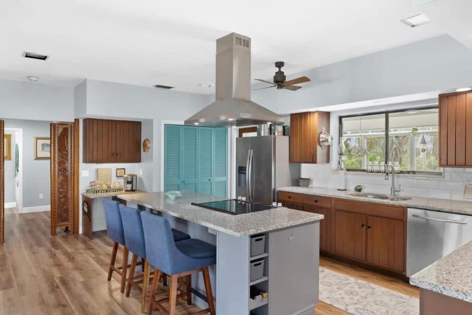 Colonel's Cottage- Sanibel Beach Retreat Fantastic Amenities House in Sanibel Island