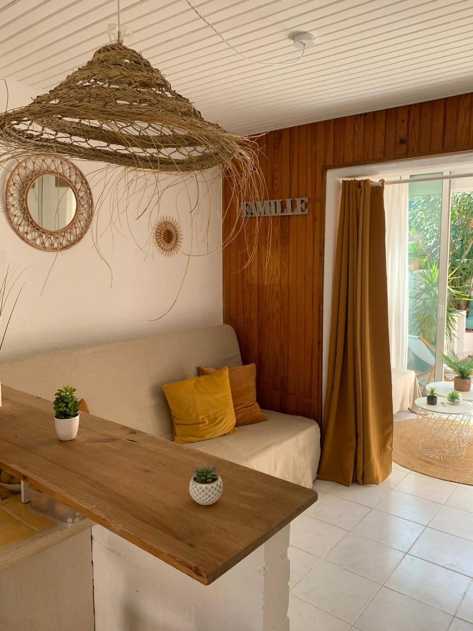 Bright studio with small terrace Apartment in Fréjus