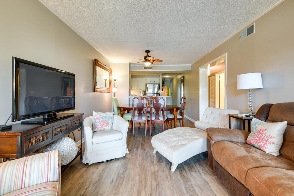 Walk to Coast: North Myrtle Beach Condo w/ Pool! House in North Myrtle Beach
