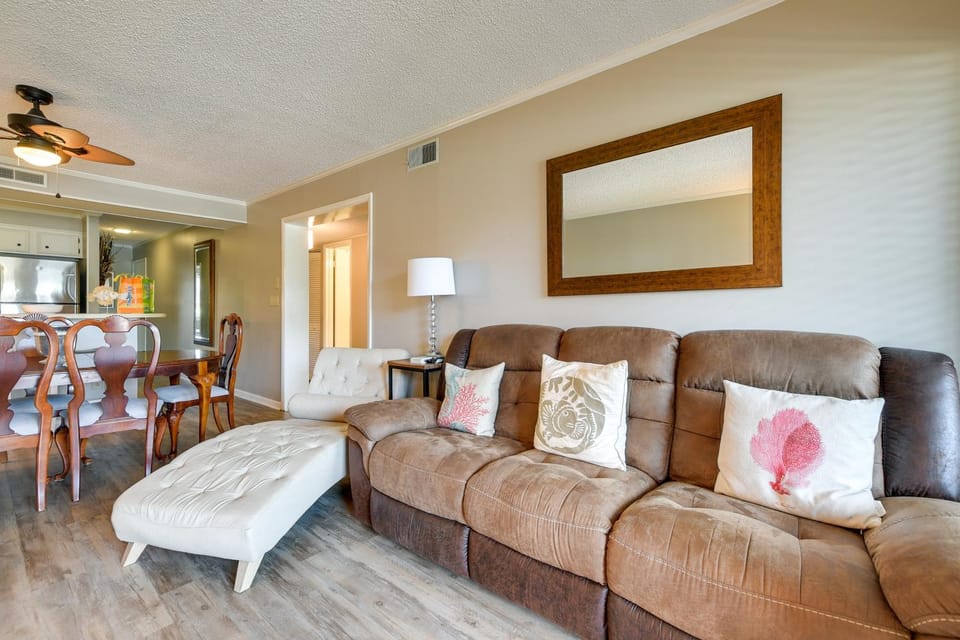 Walk to Coast: North Myrtle Beach Condo w/ Pool! House in North Myrtle Beach