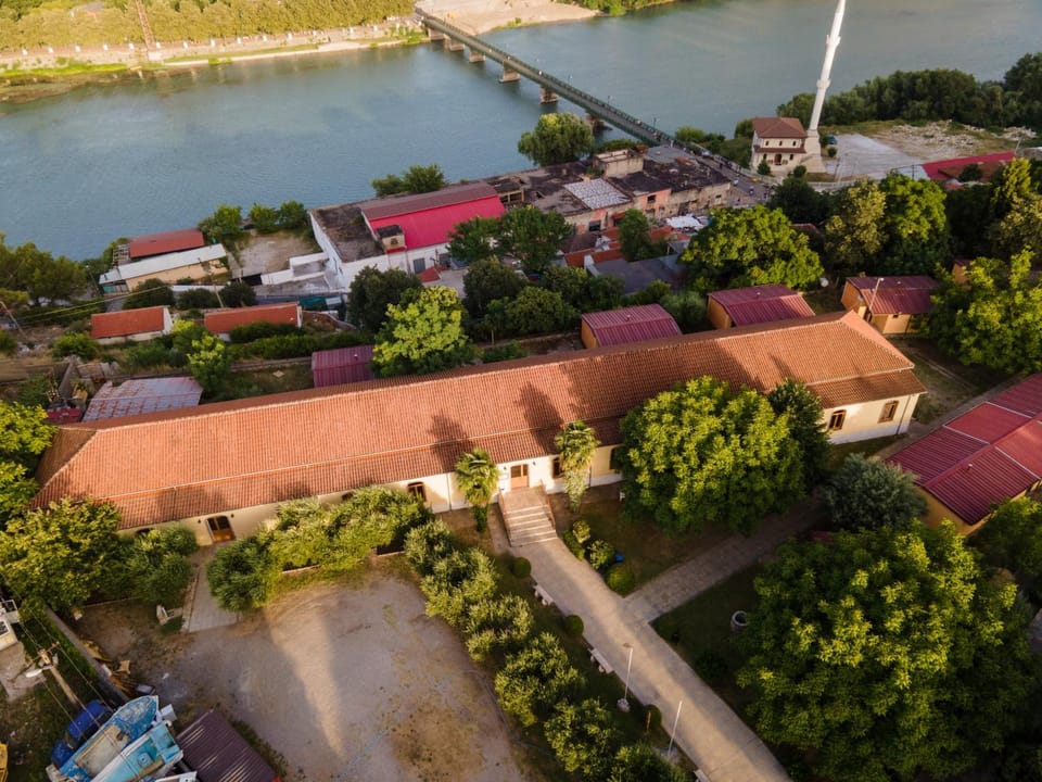 Property building, Neighbourhood, Natural landscape, Bird's eye view, Lake view, River view