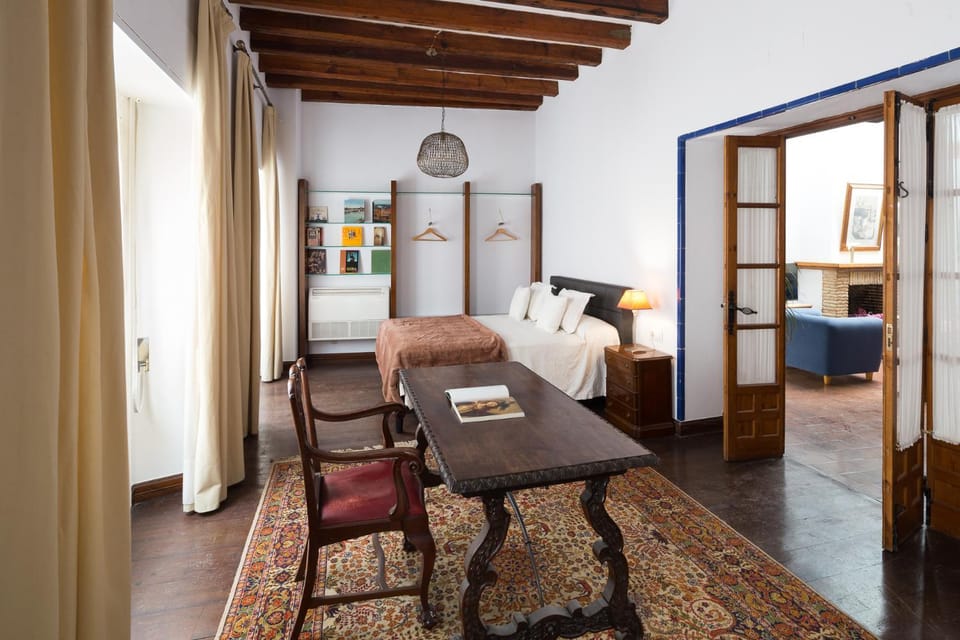 Bed, Seating area, Bedroom