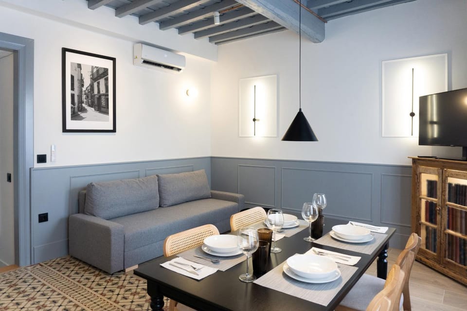 TV and multimedia, Living room, Seating area, Dining area