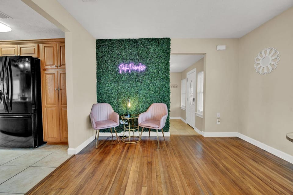 Decorative detail, Seating area