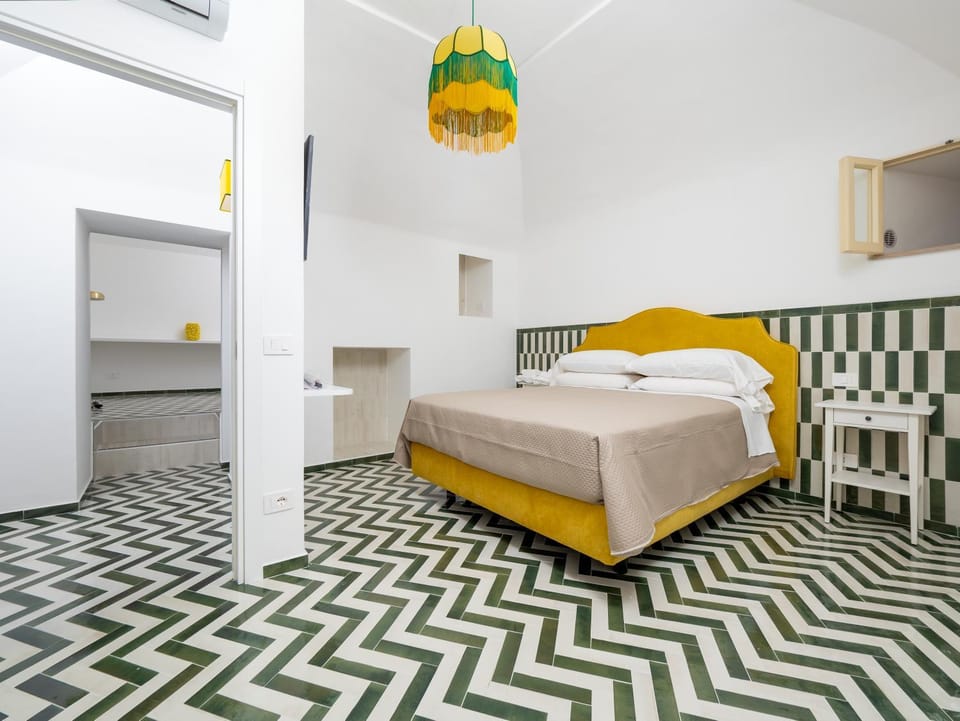 Bed, Photo of the whole room, Bedroom, wardrobe, air conditioner