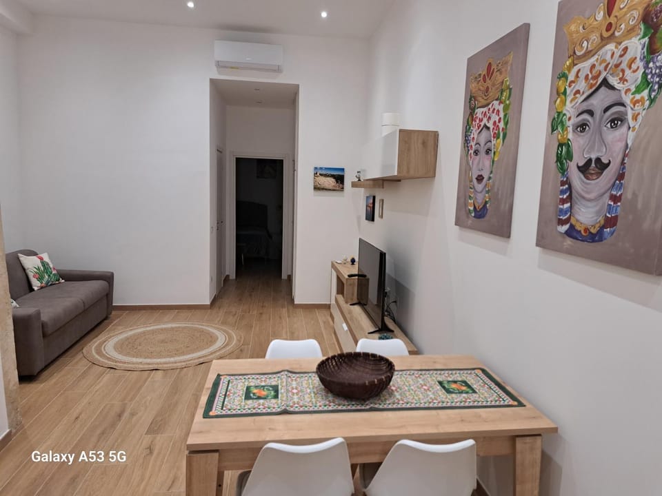 Dining area, Evening entertainment